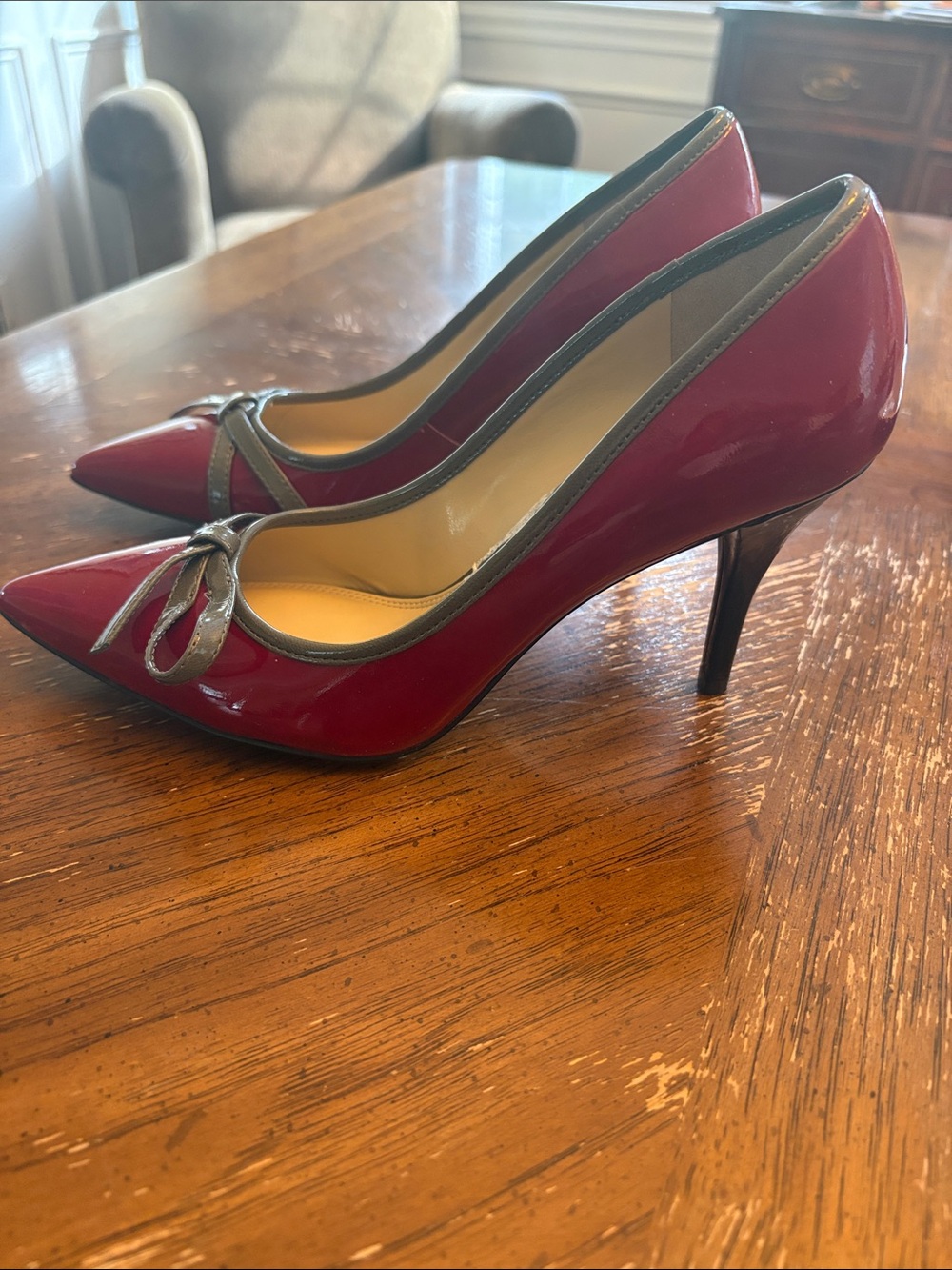 NWT Enzo Angiolini Patent Pointed-Toe Heels with Bow Trim